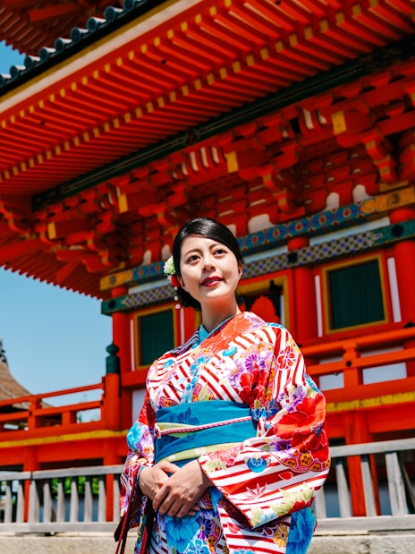 Traveler in kimono at a traditional Japanese temple.