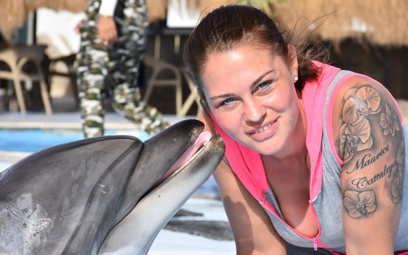 premium 10 minutes dolphin swimming experience - hurghada-7