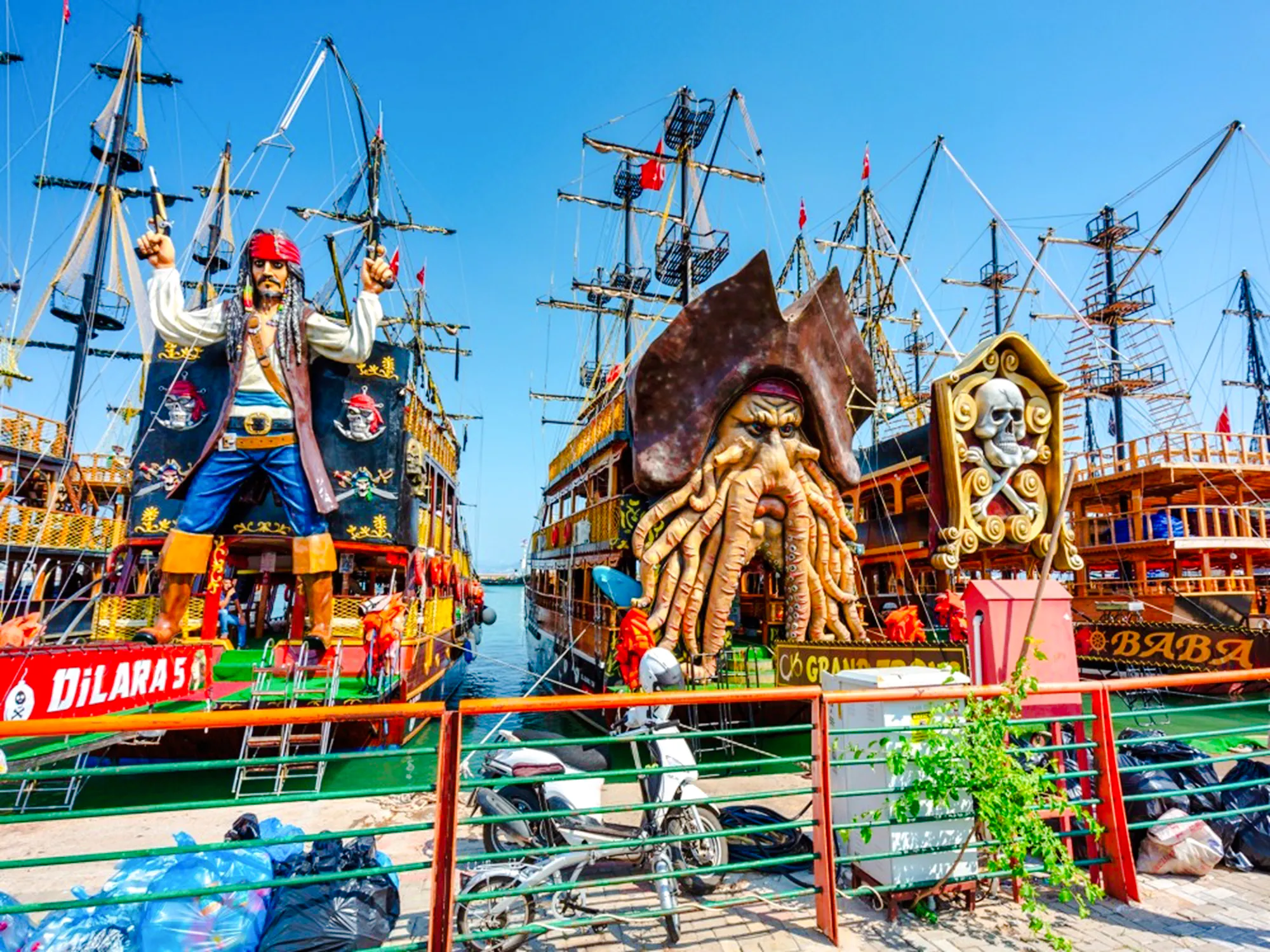 Alanya Pirate Boat Cruise with Hotel Transfer, Lunch and Soft Drinks Image 10