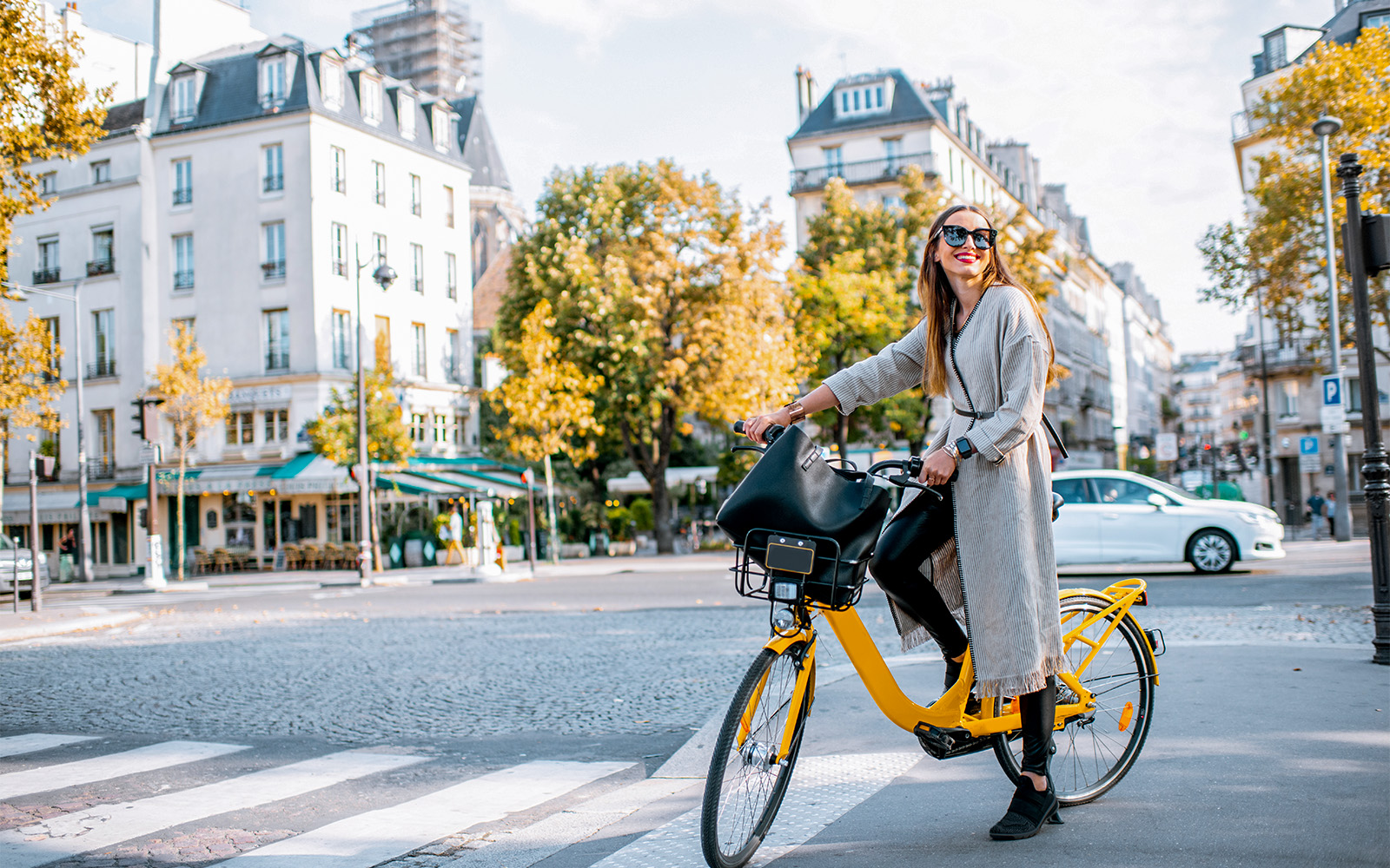 Radfahrerin in Paris