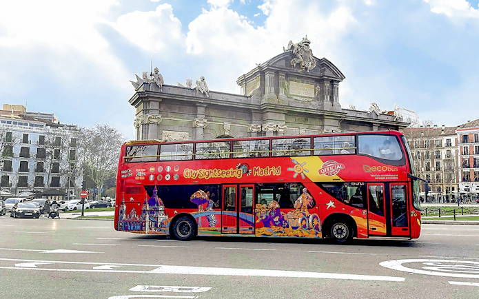 City sightseeing bus near Puerta de Alcalá, Madrid.