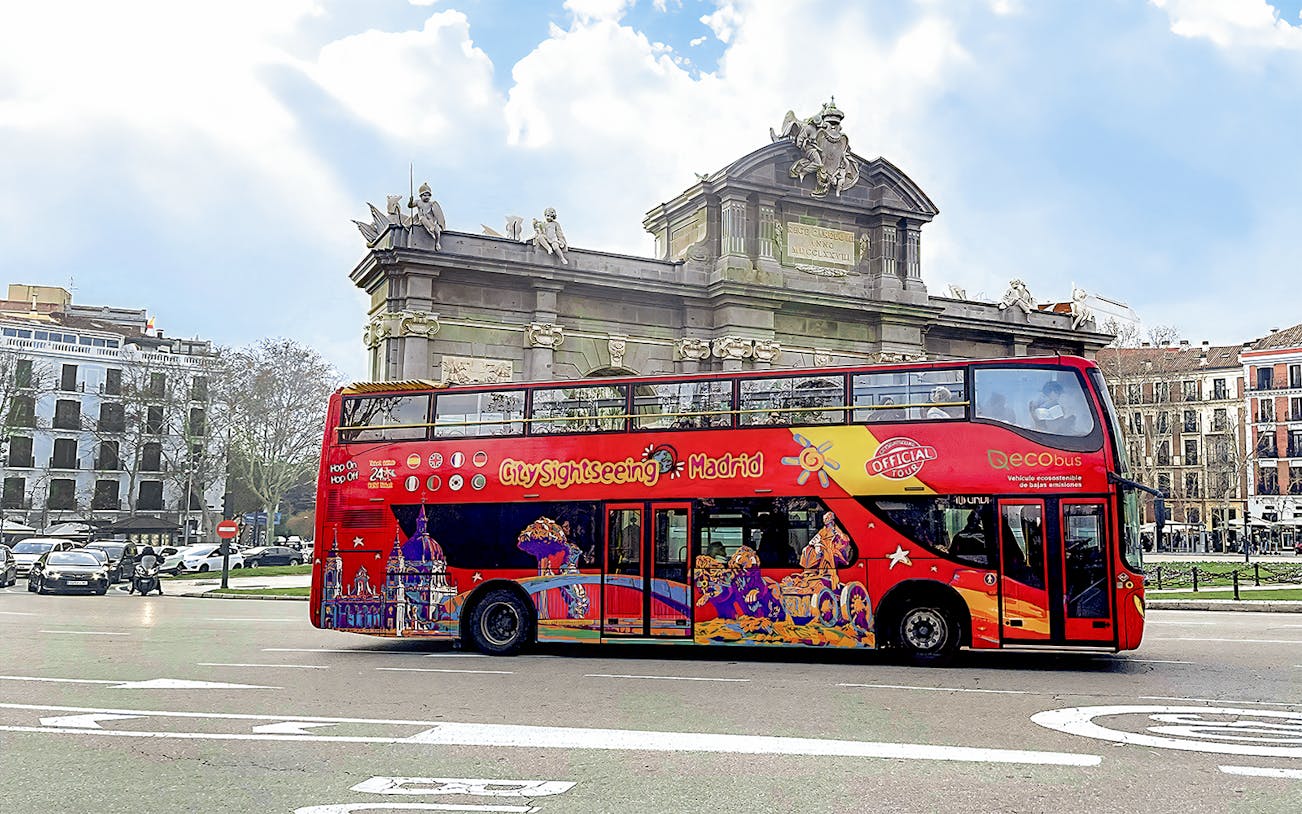 City sightseeing bus near Puerta de Alcalá, Madrid.