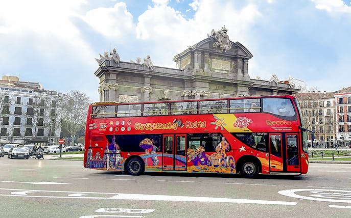 City sightseeing bus near Puerta de Alcalá, Madrid.