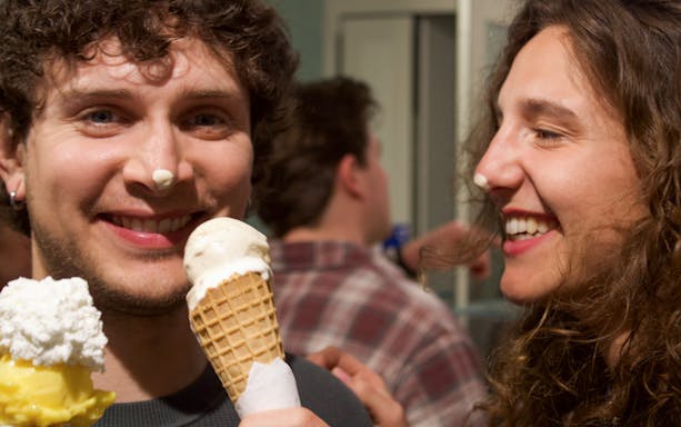 Couple enjoying gelato during a food tour in Trastevere, Rome.