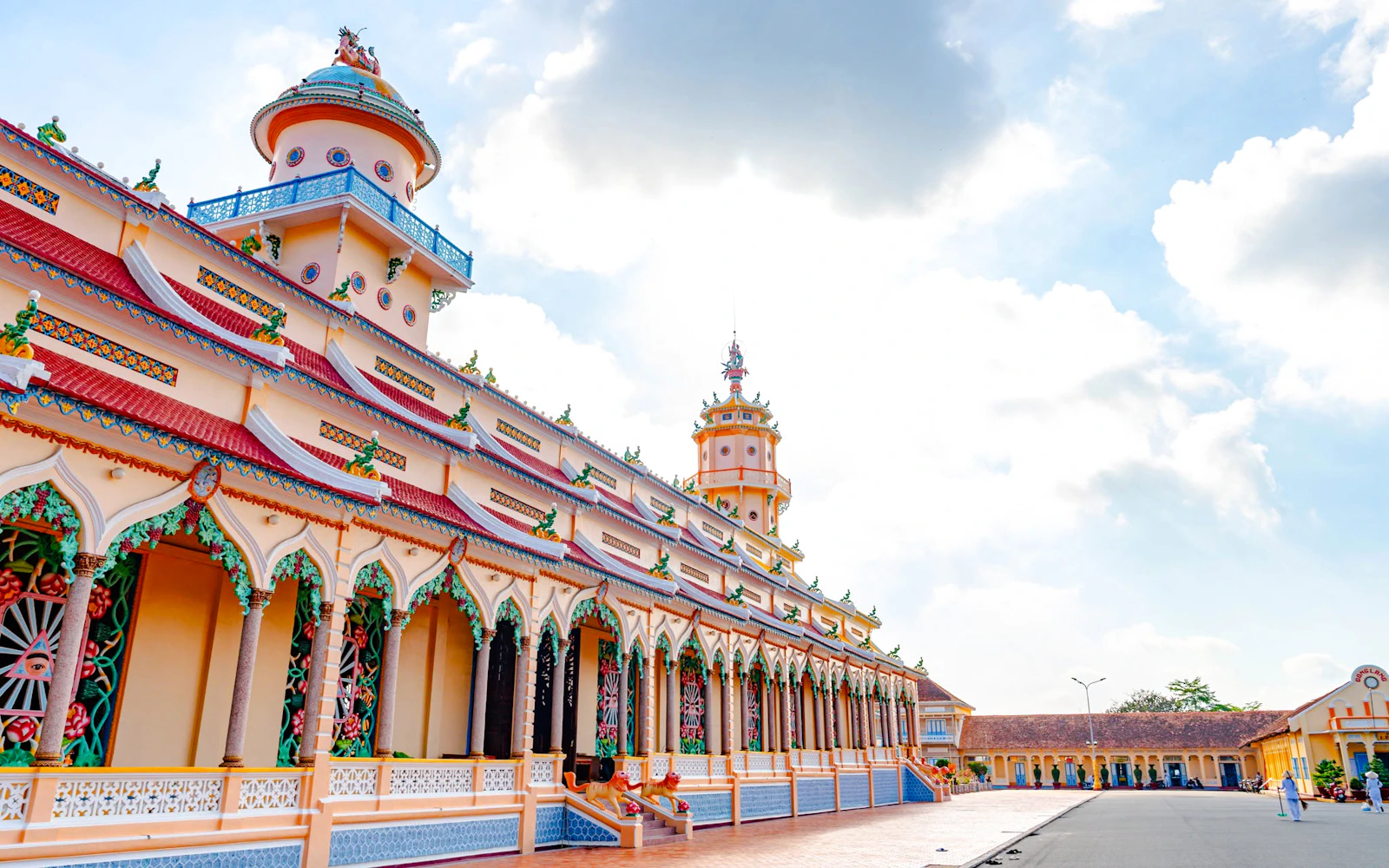 From Ho Chi Minh City: Cao Dai Temple and Black Virgin Mountain Private Day Trip