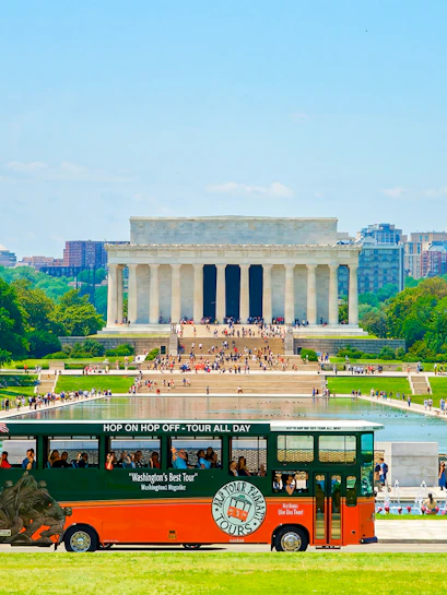 Old Town Trolley in front of Lincoln Memorial, Washington DC.