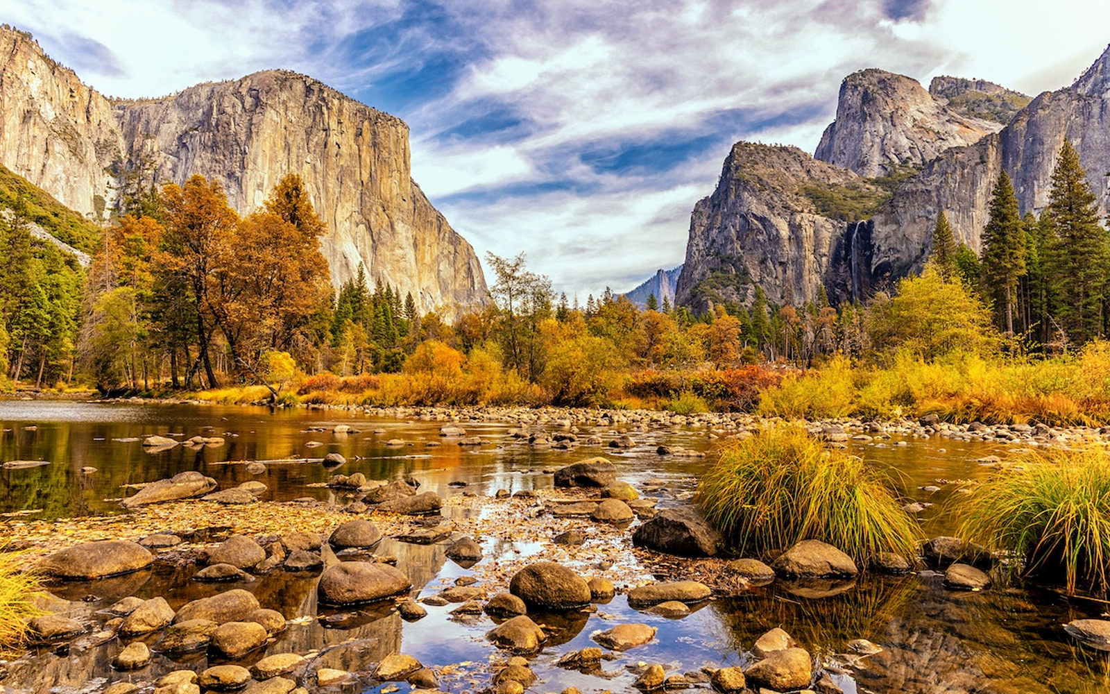 Alcatraz Island view with San Francisco skyline, Aquarium of the Bay, and Yosemite tour highlights.