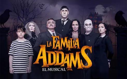 Cast of La Familia Addams, el Musical in front of a spooky mansion backdrop.