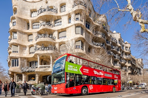 #Wycieczka po mieście Barcelona City Tour: Wycieczki autobusowe wskakuj/wyskakuj z rejsem ekologicznym katamaranem