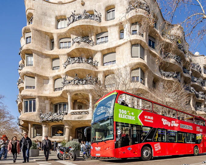 Barcelona City Tour: Hop-on Hop-off Bus Tour with Eco Catamaran Cruise