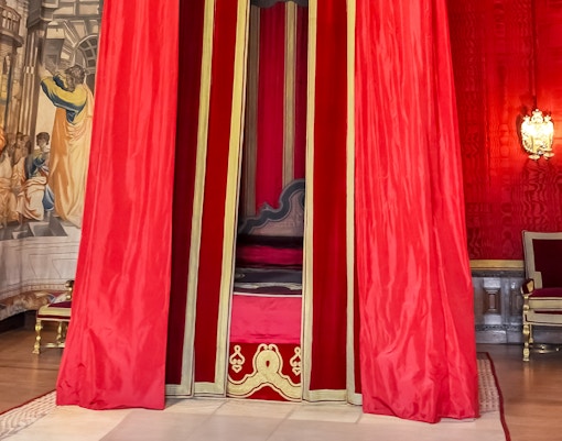 Tour group exploring the historic William III’s Apartments at Hampton Court Palace, showcasing unique architecture and royal artifacts