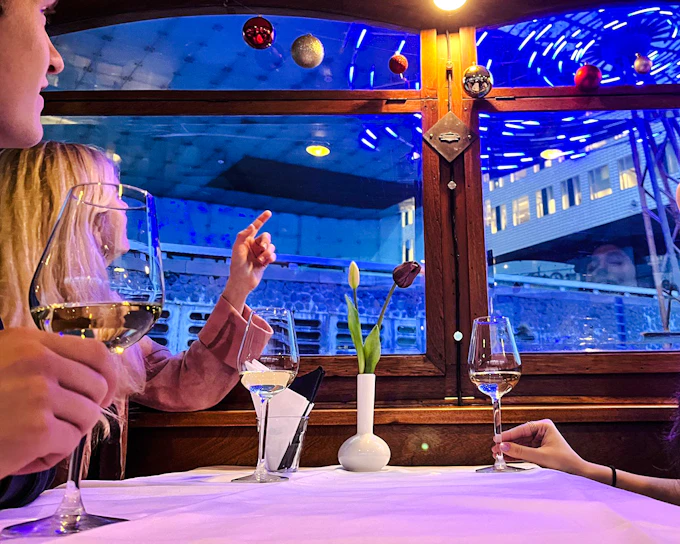 Amsterdam Light Festival: 90-min Extended Luxury Cruise with Optional Drinks or Prosecco (Product 37640)