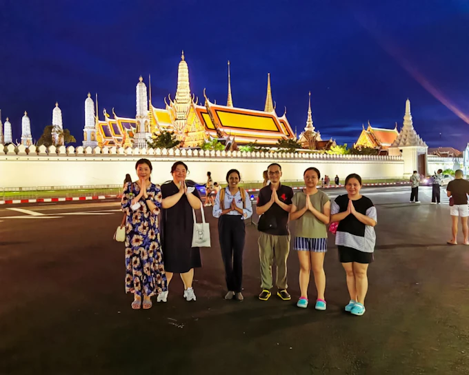 Bangkok Thai Costume at Wat Arun & Thonburi Canal Long-Tail Boat Guided Tour (Product 56557)
