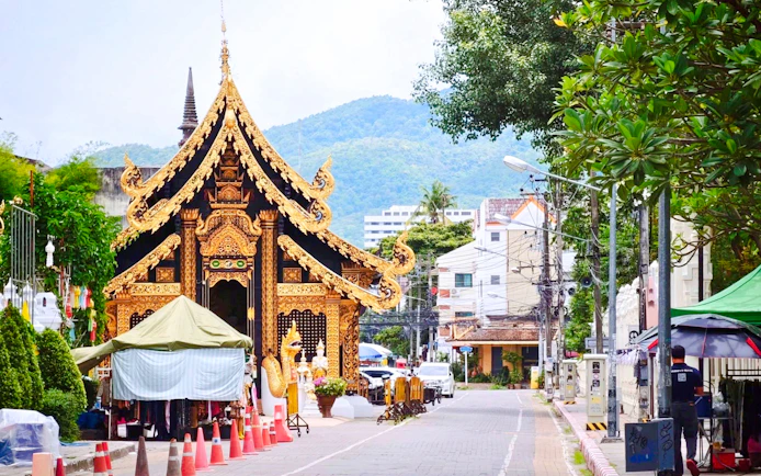 Chiang Mai Wat Phra Singh Small-Group Guided Tour with Thai Costume Rental
