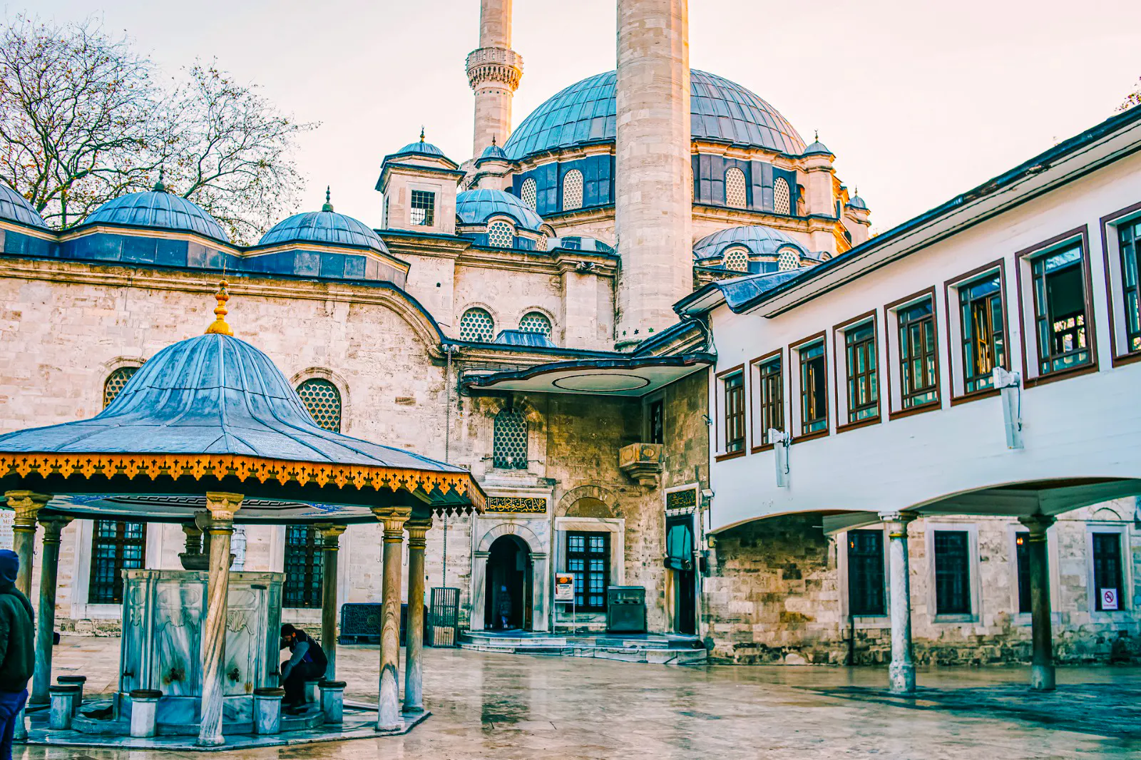 Istanbul Two Continents Guided Tour with Lunch, Bosphorus Cruise and Hotel Transfers