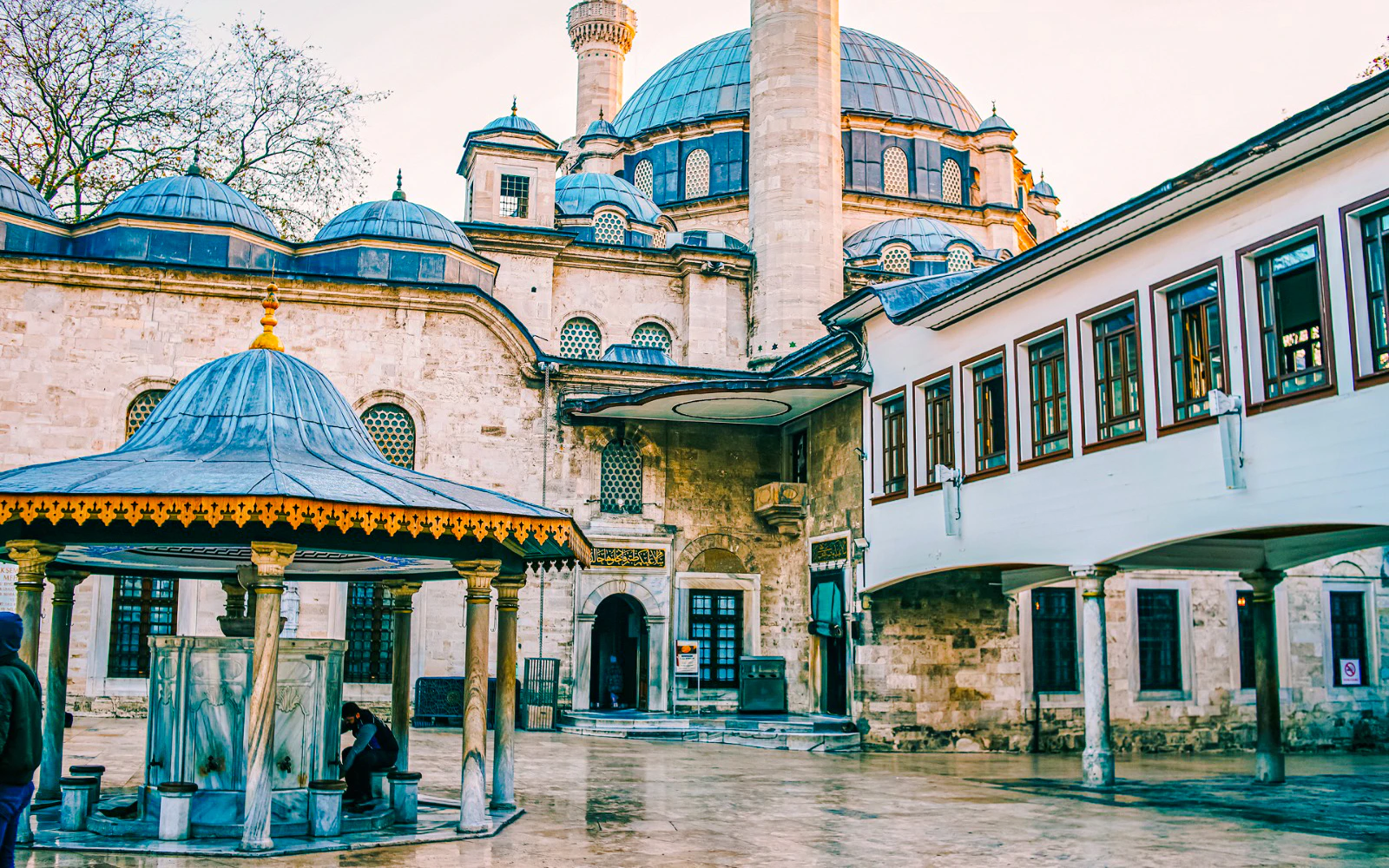 Istanbul Two Continents Guided Tour with Lunch, Bosphorus Cruise and Hotel Transfers