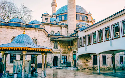 öğle yemeği, boğaz turu ve otel transferleri dahil i̇stanbul i̇ki kıta rehberli turu-1