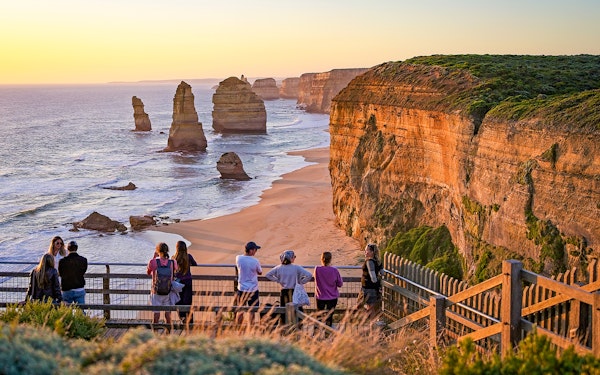 Great Ocean Road & 12 Apostles Day Tour with Classic Spots