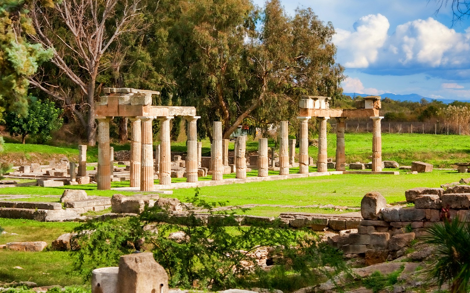 Sanctuary of Artemis, Acropolis