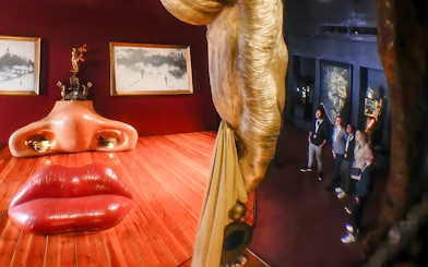 Mae West lips sofa installation at Dalí Theatre-Museum, Figueres, Catalonia.