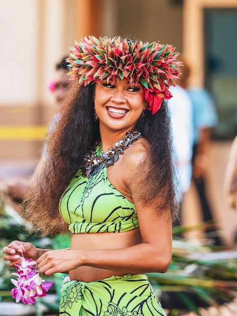 Performer in traditional attire at Moana Luau, Hawaii.