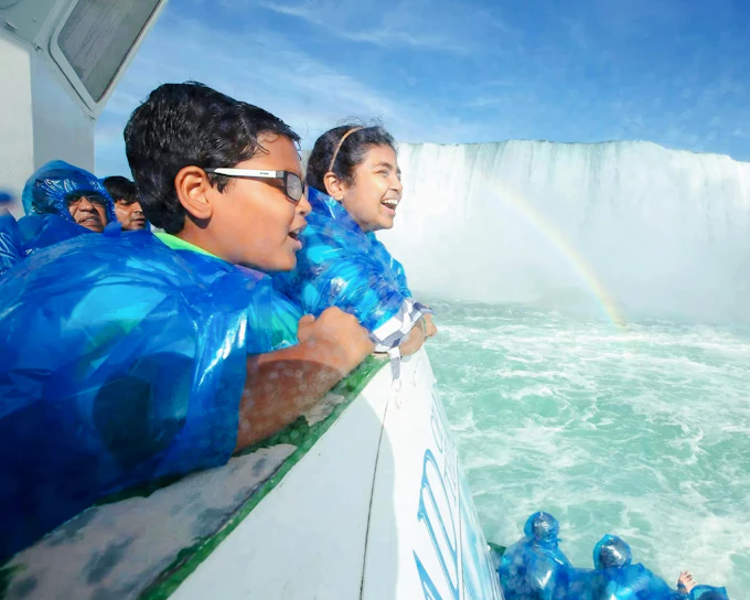 Niagara Falls USA Guided Tour with Maid of the Mist Boat Ride, Cave of the Winds and Transportation