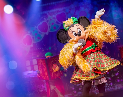 Minnie Mouse performing in Disneyland Paris parade during Minnie's Musical Moment show.