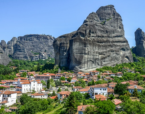 Explore the towns of Kalabaka and Kastraki