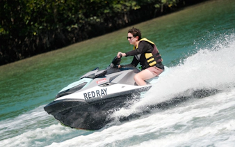 guidet jetski-tur fra langkawi til mangroveskogen på pulau tuba, med dronevideo og hotelltransport-3
