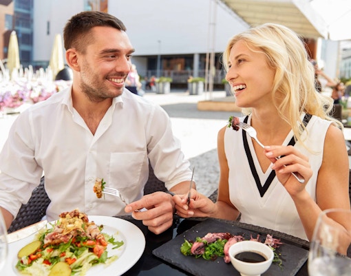 tourist having lunch in Katoomba