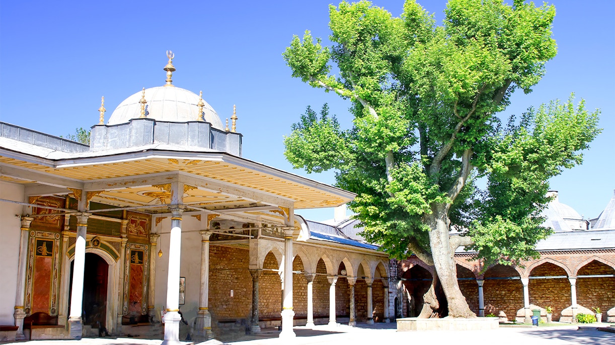 Topkapi Palace courtyard with ornate architecture in Istanbul, Turkey.