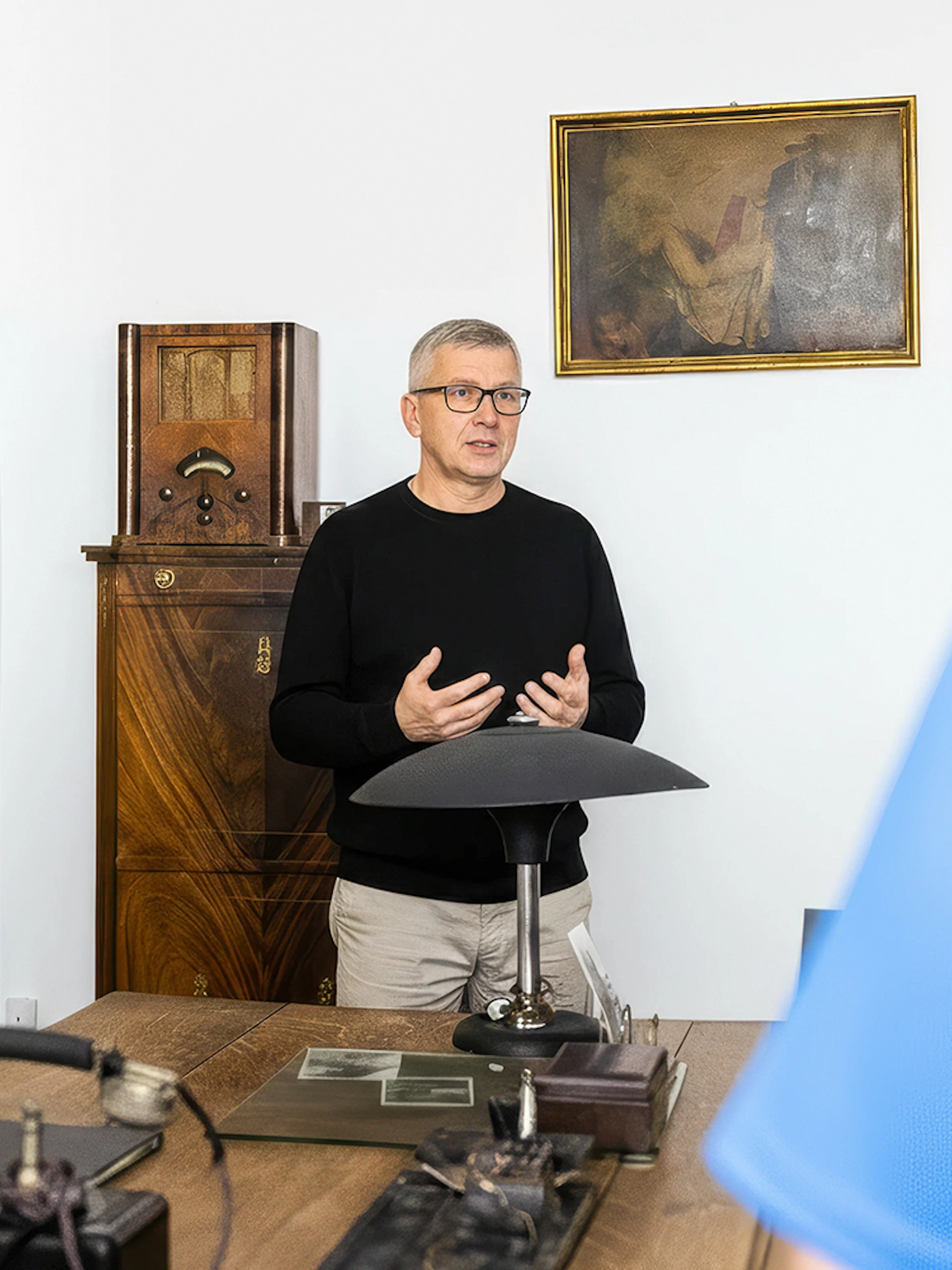 Guide explaining historical artifacts at Oskar Schindler’s Factory, Krakow tour.