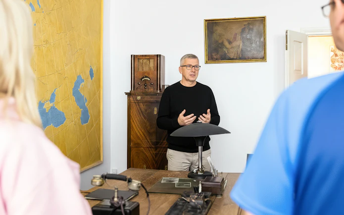 Guide explaining historical artifacts at Oskar Schindler’s Factory, Krakow tour.
