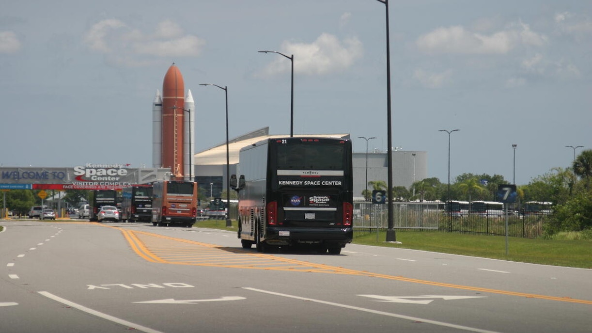 excursão de ônibus no Centro Espacial Kennedy