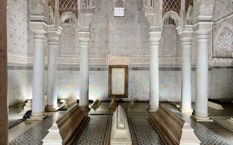 guidet vandretur i marrakech: saadier-gravene, bahia-palasset og basarene i medinaen-8