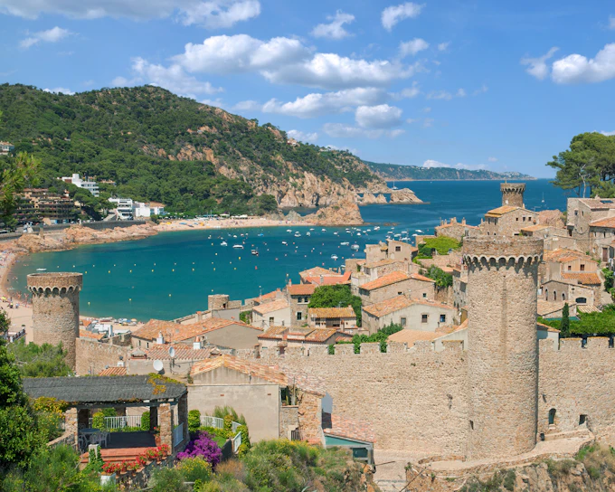 From Barcelona: Girona & Tossa de Mar Day Trip