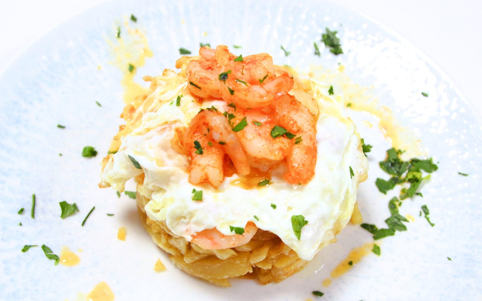 Garlic prawn salad with fried eggs at Tablao La Cantaora, Seville.