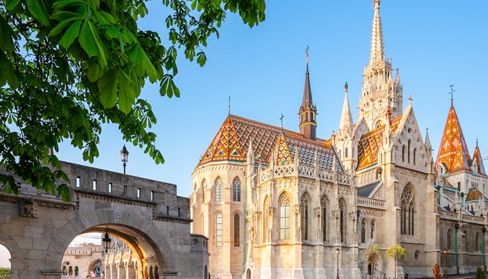 Matthias Church on Budapest castle with Fisherman's Bastion - Discover Budapest in 1 day