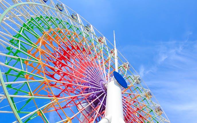 Shining Flower" Ferris wheel at Fuji-Q Highland against blue sky.
