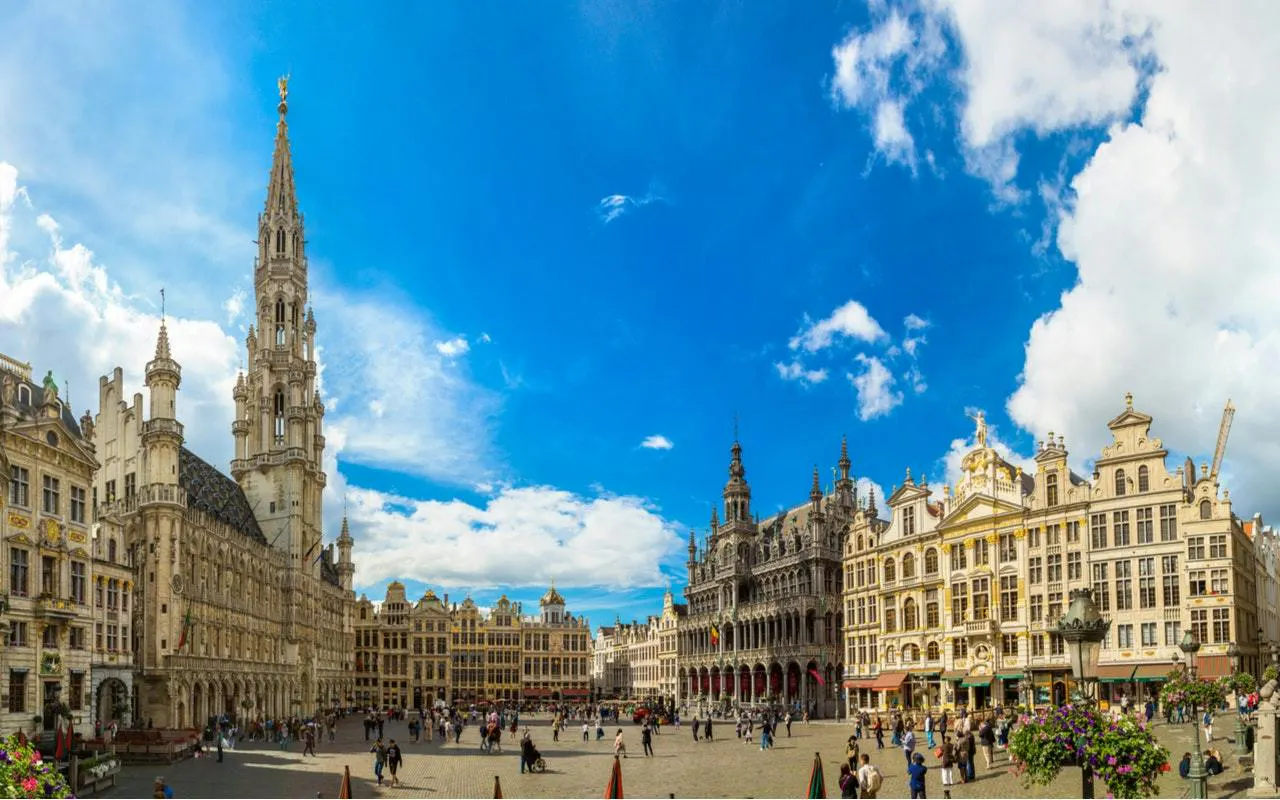 Grand Place in Brussels, featuring historic buildings and bustling tourists, part of the Dutchman's Gold Treasure Hunt.