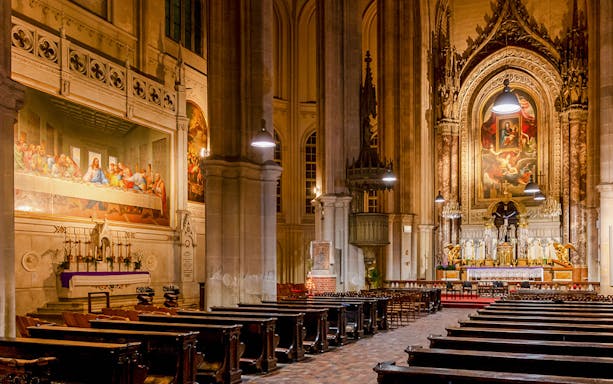 Classical concert setting inside Minoritenkirche, Vienna, with ornate altar and Last Supper mural.
