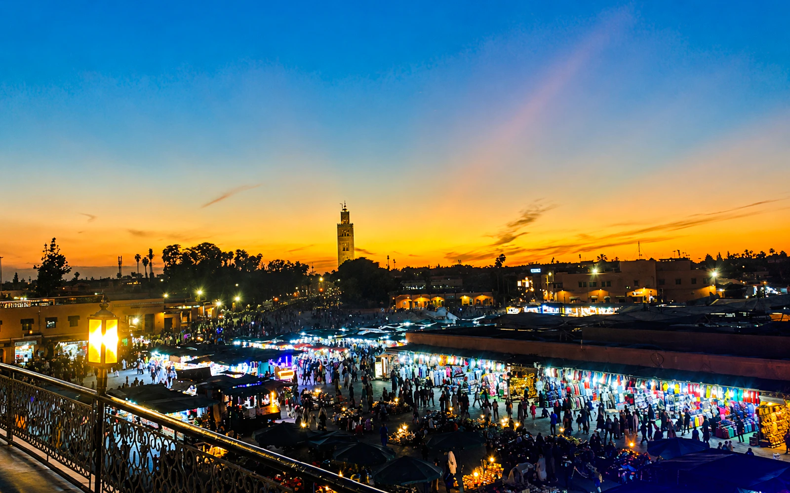 Marrakesh Medina Walking Tour with Rooftop Terraces and Moroccan Dinner (Product 52950)