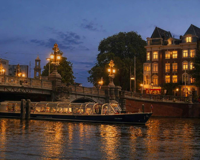 Combo: Amsterdam Evening Canal Cruise & A'DAM Tower Skybar Experience (Product 50093)