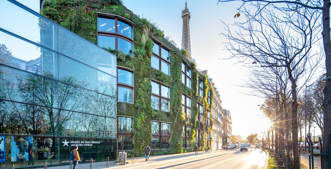 Musee du Quai Branly Paris exterior with lush vertical garden and modern architecture.
