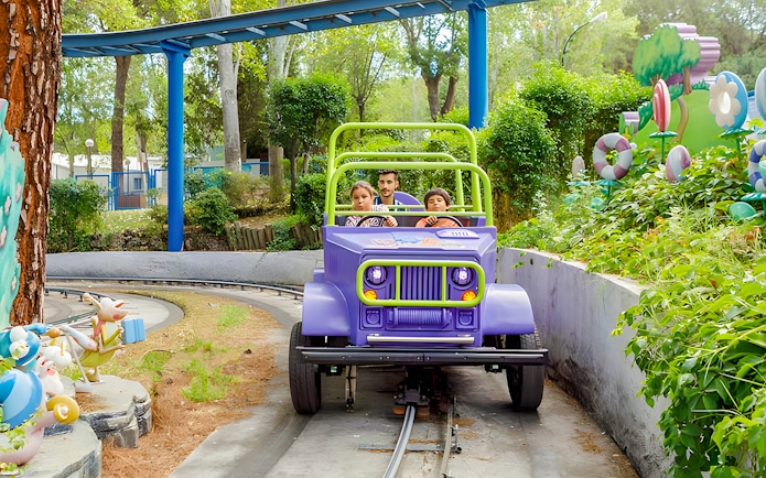 Children on Dora's Adventure ride at Parque de Atracciones de Madrid.