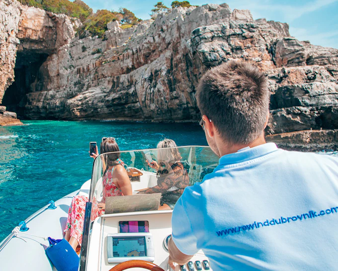 Dubrovnik: Private Boat Tour to Blue Cave & Elaphiti Islands with Unlimited Drinks