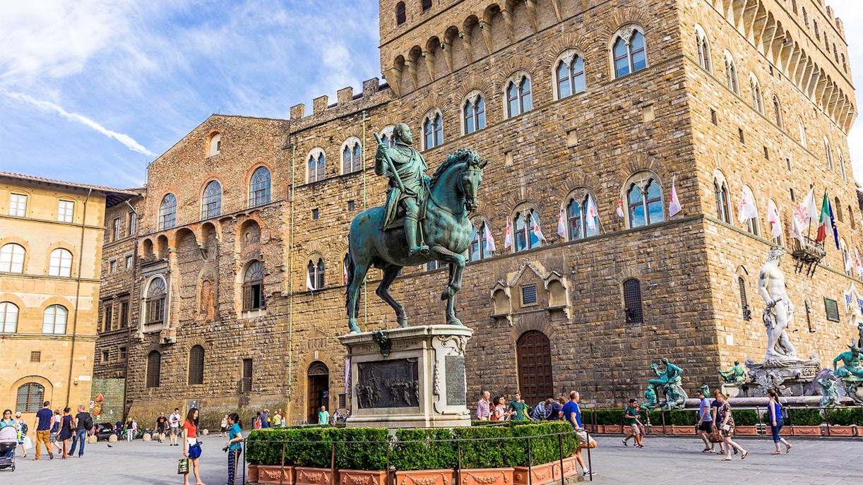 Equestrian statue of Cosimo I at Palazzo Vecchio, Florence, on The Authentic Leonardo da Vinci Tour.