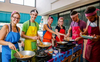 matlagingskurs i chiang mai med omvisning på det lokale markedet og tur-retur-reiser-1