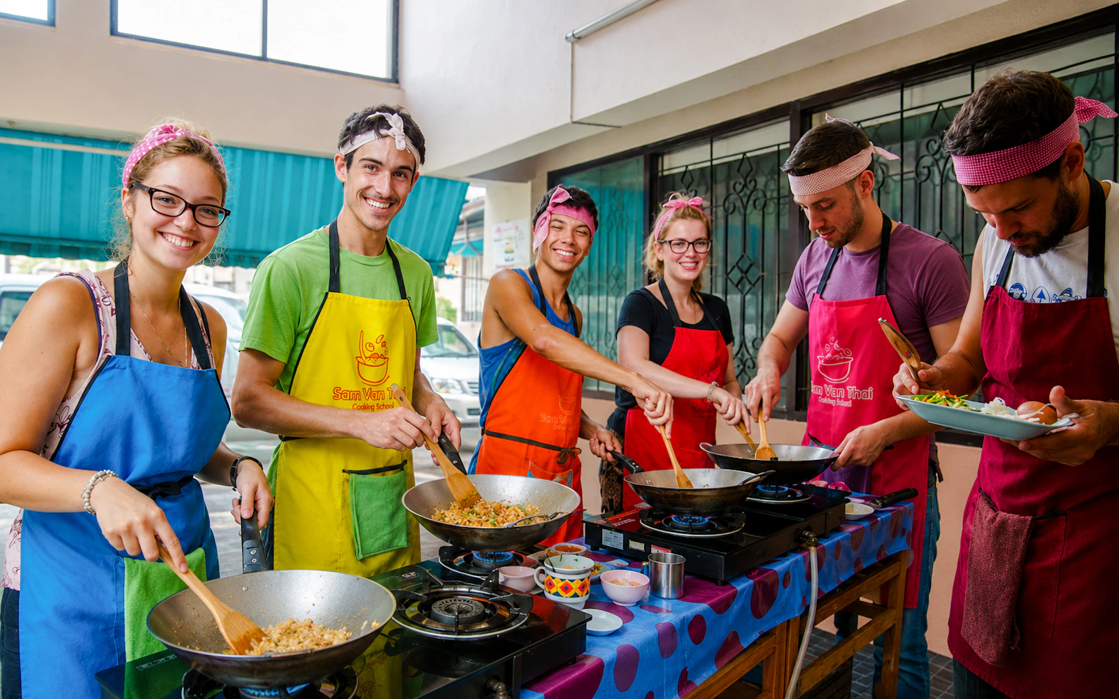 Chiang Mai Cooking Class with Local Market Tour and Round-Trip Transfers