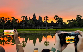 angkor wat half-day sunrise guided tour with breakfast and visits to ta prohm and bayon-3